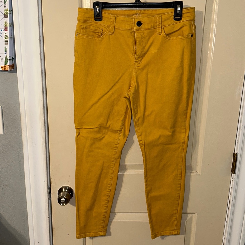 Mustard yellow skinny jeans
